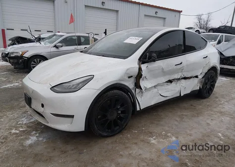 2021 Tesla Model Y Long Range Dual Motor All-Wheel Drive z USA, uszkodzony, nr VIN 5YJYGDEE4MF092621